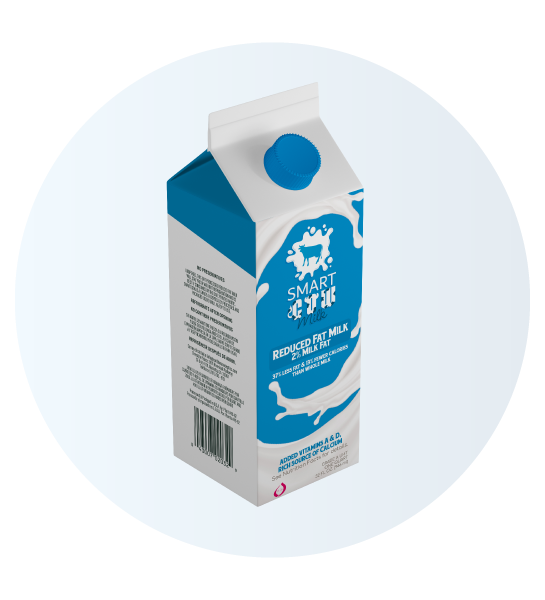 Cartón de leche “Smart Milk” parcialmente azul con tapa azul, destacando los beneficios de reducción de grasa y vitaminas A y D, junto a un logo de vaca.