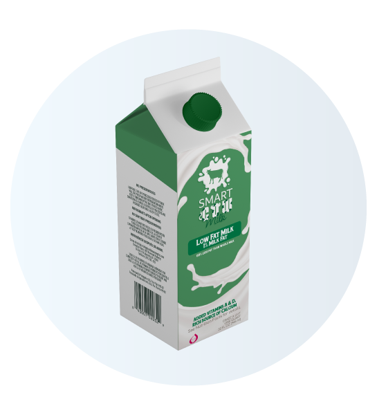 Cartón verde y blanco de leche Smart Milk baja en grasa, con tapa verde y texto que destaca beneficios como vitamina A y D, leche pasteurizada y homogenizada.